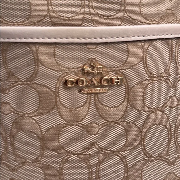 Coach Signature crossbody File Bag - New Without Tags - 13" x 10.5" - Picture 2 of 13